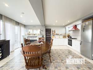 Дом 280м², 3-этажный, участок 12 сот.