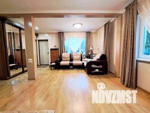 Дом 300м², 3-этажный, участок 8 сот.