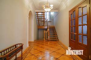 Дом 770м², 3-этажный, участок 16 сот.  