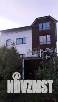 Дом 500м&sup2;, 3-этажный, участок 15 сот.  