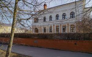 Дом 767м&sup2;, 3-этажный, участок 16 сот.  