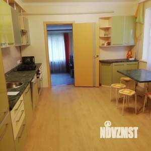 Коттедж 300м&sup2;, 3-этажный, участок 8 сот.  