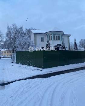 Дом 266м&sup2;, 3-этажный, участок 9 сот.  