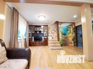 Дом 300м&sup2;, 3-этажный, участок 8 сот.  