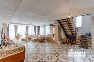 Дом 304м&sup2;, 2-этажный, участок 10 сот.  