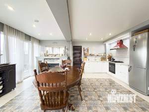 Дом 280м&sup2;, 3-этажный, участок 12 сот.  