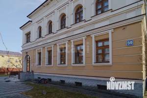 Дом 767м&sup2;, 3-этажный, участок 16 сот.  