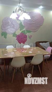 Дом 500м&sup2;, 3-этажный, участок 15 сот.  