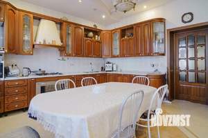Дом 770м², 3-этажный, участок 16 сот.  