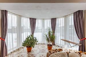 Дом 304м&sup2;, 2-этажный, участок 10 сот.  