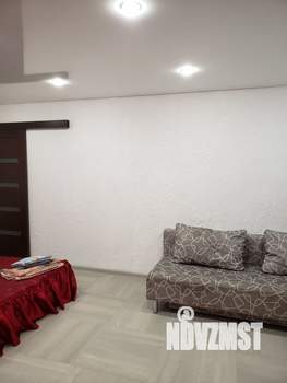 Студия квартира, посуточно, 35м2, 1/5 этаж