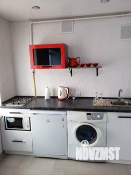 Студия квартира, посуточно, 35м2, 1/5 этаж