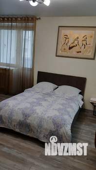 Студия квартира, посуточно, 35м2, 3/10 этаж