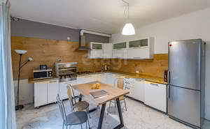 4-к квартира, вторичка, 170м2, 2/2 этаж