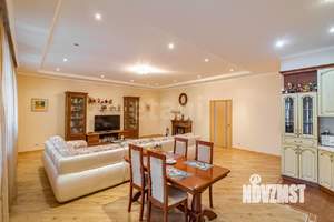 3-к квартира, вторичка, 135м2, 1/5 этаж