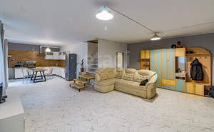 4-к квартира, вторичка, 170м2, 2/2 этаж