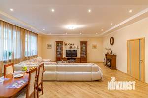 3-к квартира, вторичка, 135м2, 1/5 этаж