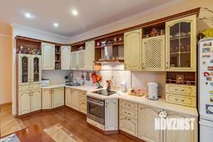 3-к квартира, вторичка, 135м2, 1/5 этаж